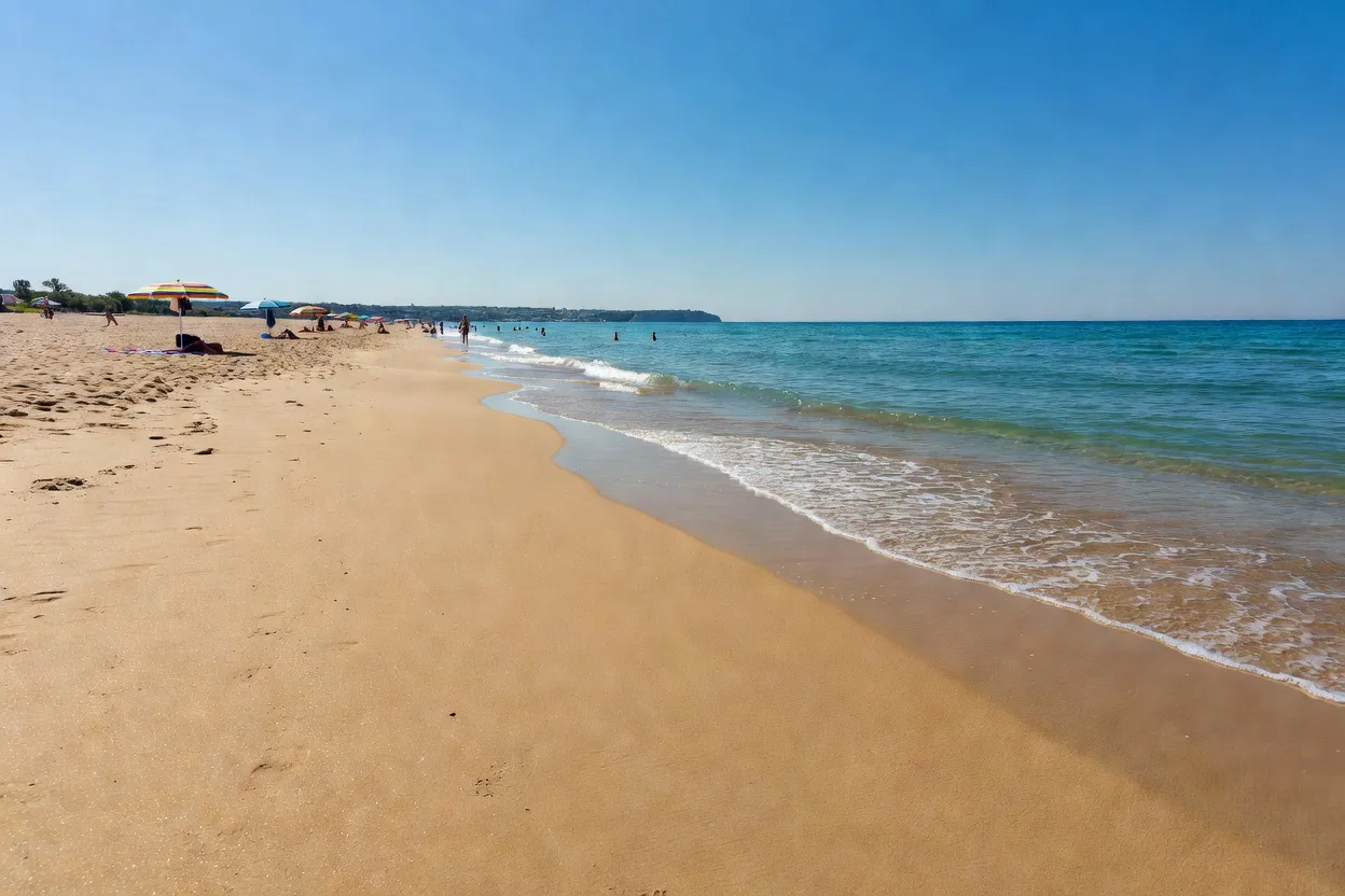 Été en Bulgarie, plages de la mer Noire sous le soleil de juin à septembre